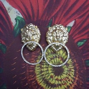 Lion head / rhinestone earrings